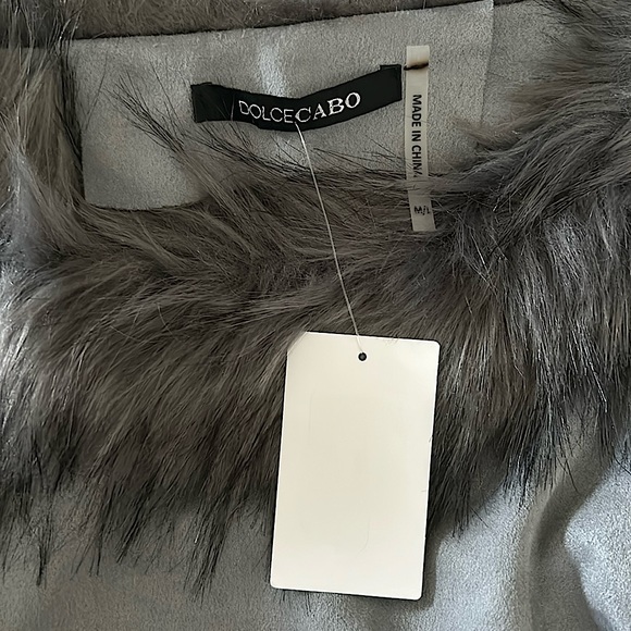 Dolce Cabo NWT Grey Faux Fur Trimmed Short Sleeve Shirt **Size M/L** 🌺🌺 - Picture 3 of 4